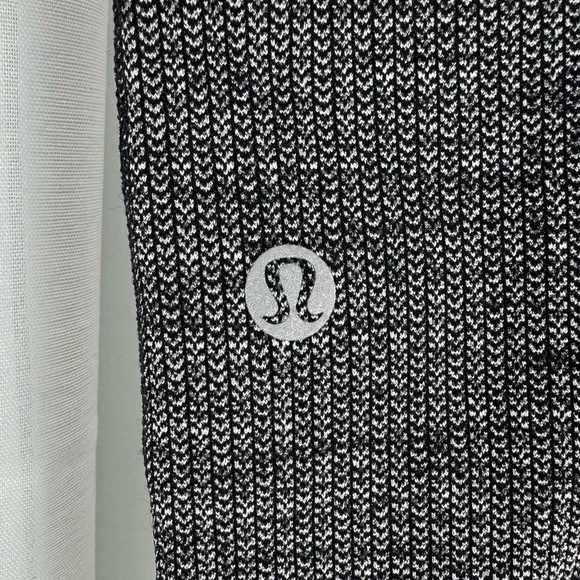 Lululemon Leggings with Pockets - Picture 4 of 7